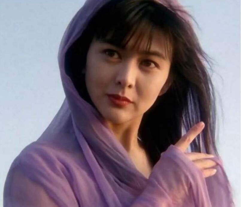 人前清纯女，人后却疯狂，这6位情史劲爆的女明星，令人一言难尽