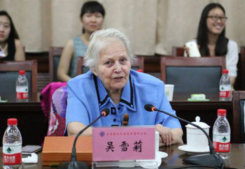 美国姑娘在华执教70年，周总理特批绿卡，家里五星红旗谁都不让碰