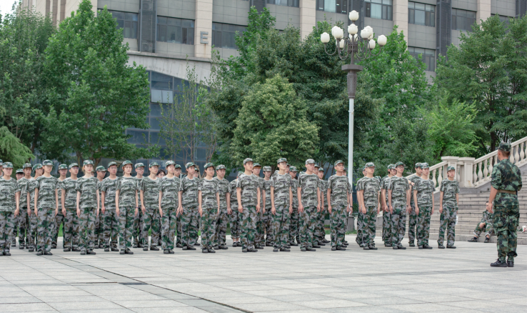 超燃预警！九公里拉练，模拟射击，直击华北电力大学军训现场！