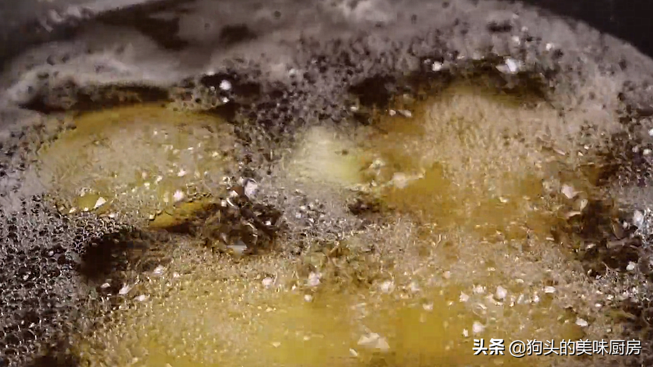 油炸糕总是做不好，大厨教你一招，鼓大泡又酥脆，保证不开裂