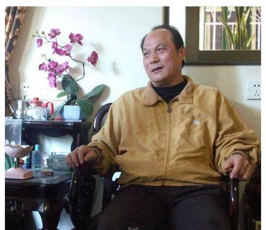 拐杖人生？翁帆为何要嫁给杨振宁？为名为利？