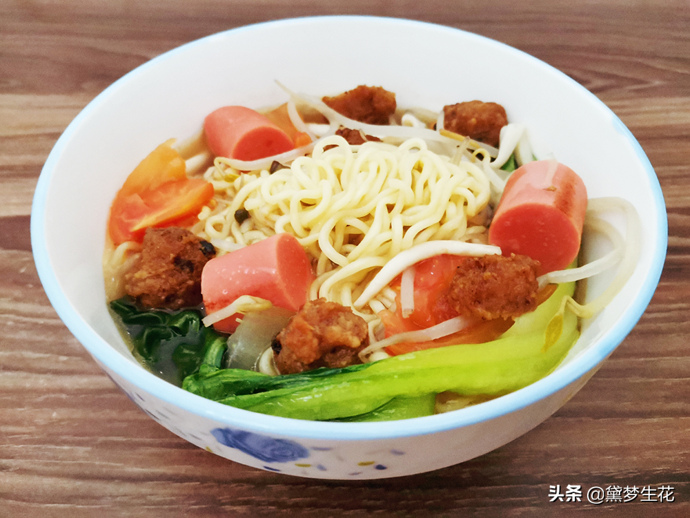 方便面这样煮，一出锅满屋香，汤鲜味美，滋味十足