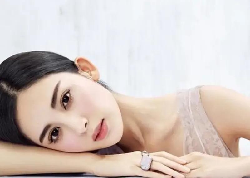 “万人嫌”古力娜扎十年的黑红之路，她从来不“可怜”
