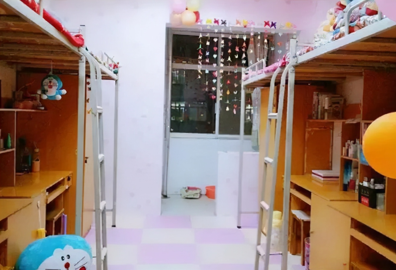 河南这所大学吃住条件超好！有3大校区，10余个食堂，还早早供暖