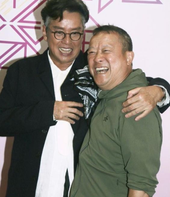 谭咏麟发文否认不实言论，对方继续放锤，晒开房照坐实睡粉传闻