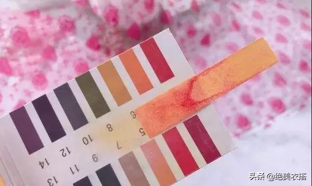 嘴唇干裂、唇纹明显？影响你颜值的小细节正在毁了你，这一招可解