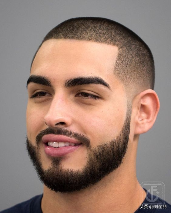 武士头发型(这才是男人该有的发型,帅气还有型)