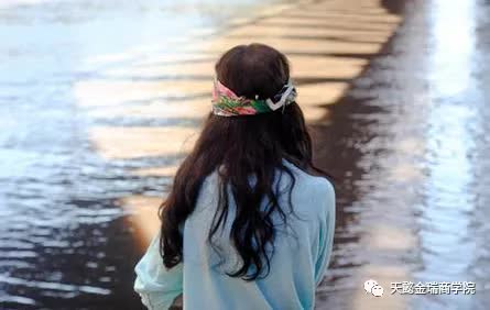 为什么现在的女神不再做眼线而选择美瞳线？