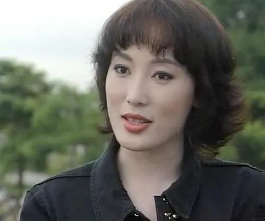 电视剧《莲花争霸》播出28年,女主角嫁给高官,女配角改了国籍
