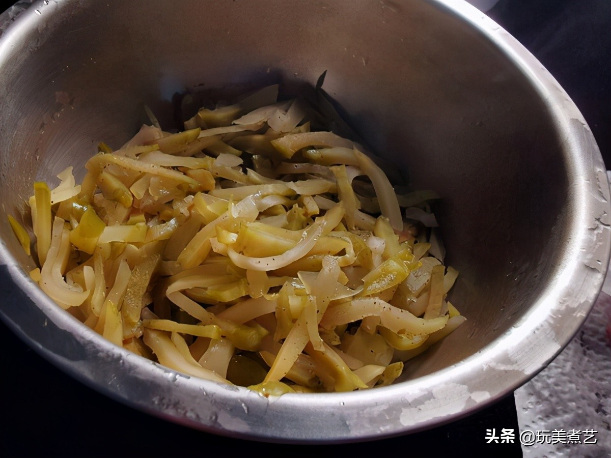 夏天早餐胃口不佳的小伙伴，快来看看开胃包子怎么做