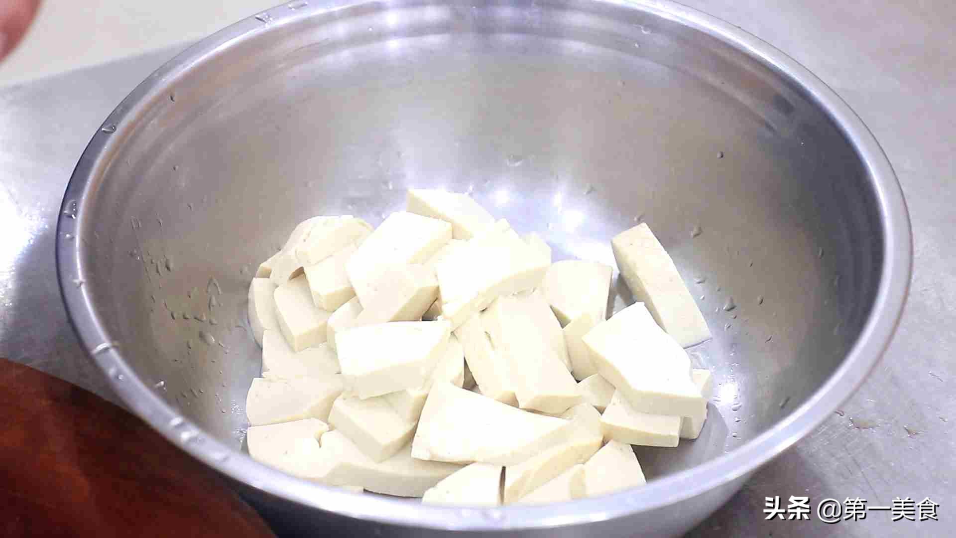 脆皮豆腐的制作方法（教你一个脆皮豆腐的做法外酥里嫩）