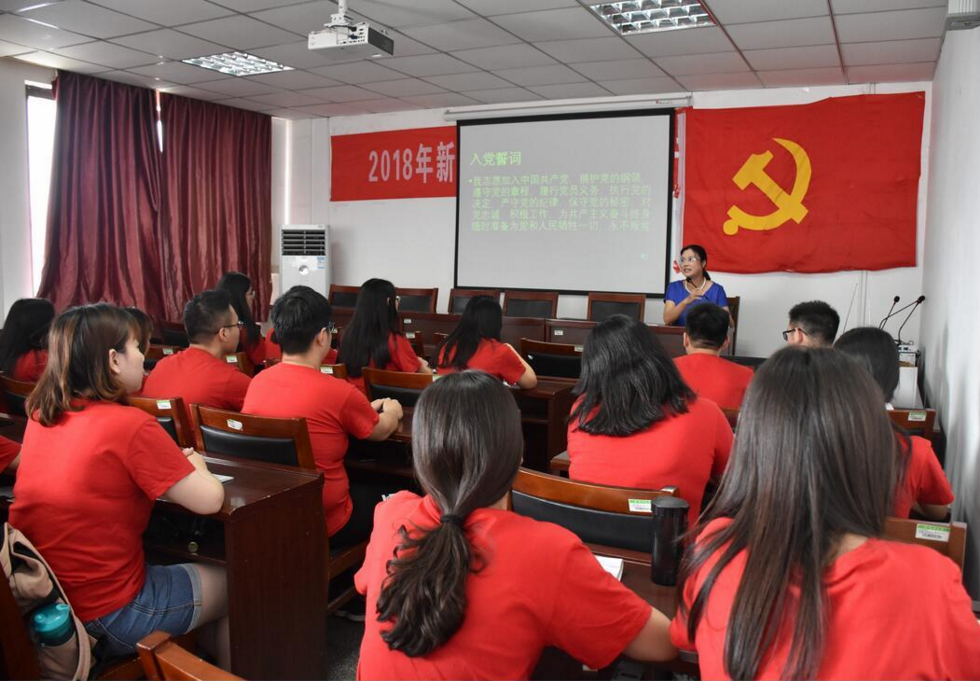 学生在大学期间入党，“决定权”在谁手中？听听过来人的回答