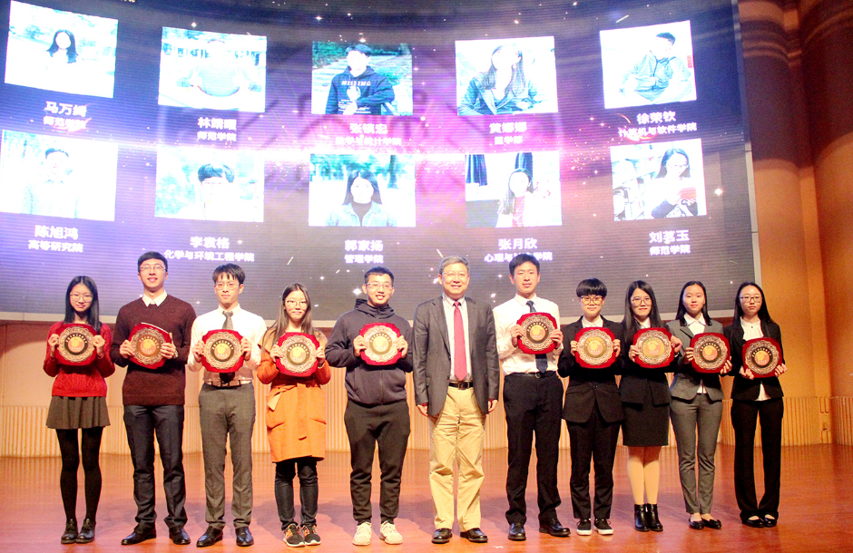 大学“地府级别”食堂火了！设计足够大胆，学生直言：吃饭像渡劫