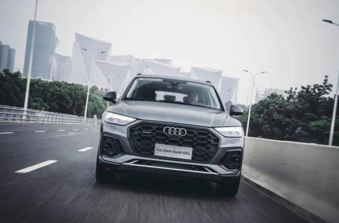 新款奥迪Q5L正式上市，售价39.68万起，曾经的辉煌如今更为贬值
