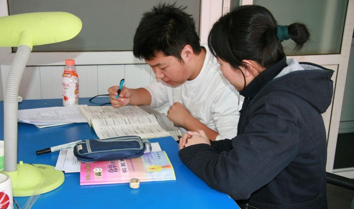 “不让补课，我请大学生家教总可以吧”？官方回复了，家长很满意