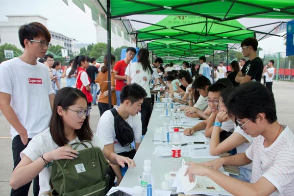 武汉学院学费（面对武汉）