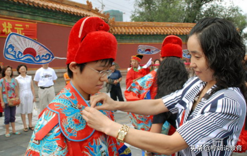 高考状元“家世”公开，和人们想的不同，他们都来自“三有”家庭