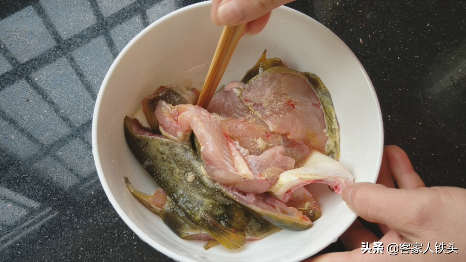 逢年过节待客，教你客家一锅豆腐鱼肉煲，鲜嫩美味，好吃不油腻