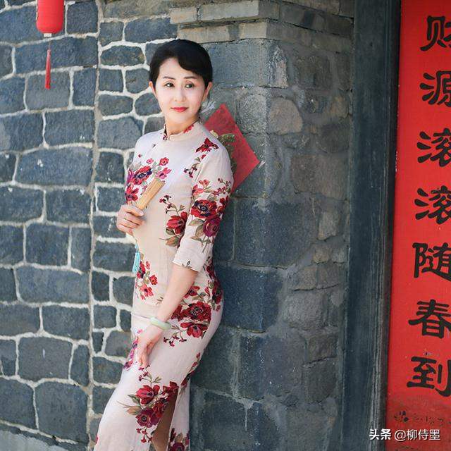 优雅风情阿姨照，如何拍摄才好？中老年女性参考5个摄影技巧