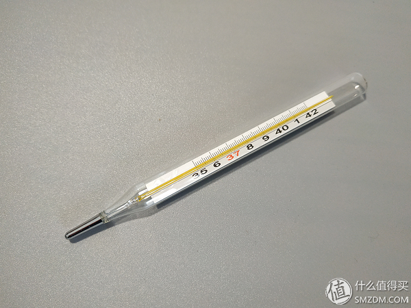 体温计下端的玻璃泡和人体接触,因为人体温度比体温表温度高,玻璃泡中