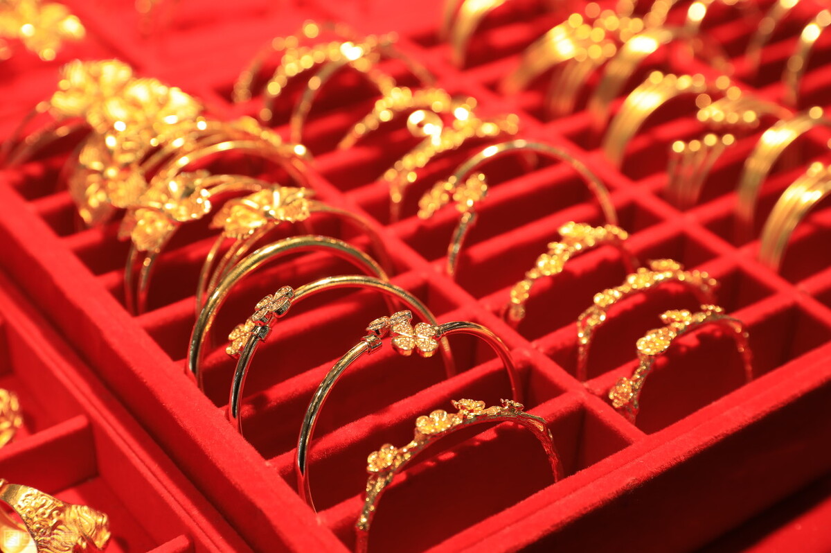 千足金和足金有什么区别(过去买金饰都是称重量,现在3d硬金一口价