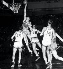 1946年nba有哪些球员(7个时代的NBA第一人！80年代魔术师，90年代乔丹，那00年代呢？)