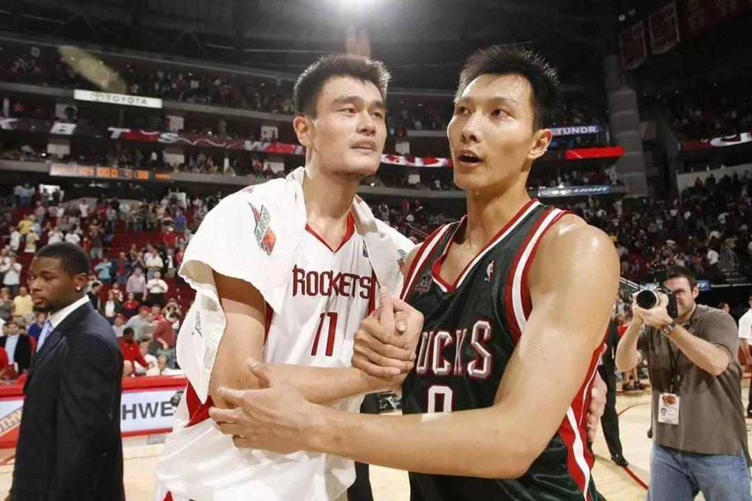 为什么不打世界杯篮球(不打NBA后，阿联和周琦，为何不去欧洲打球？原因和钱有关)