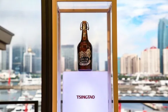 青岛啤酒一瓶啤酒拍出48万,行业加速进入消费升级赛道