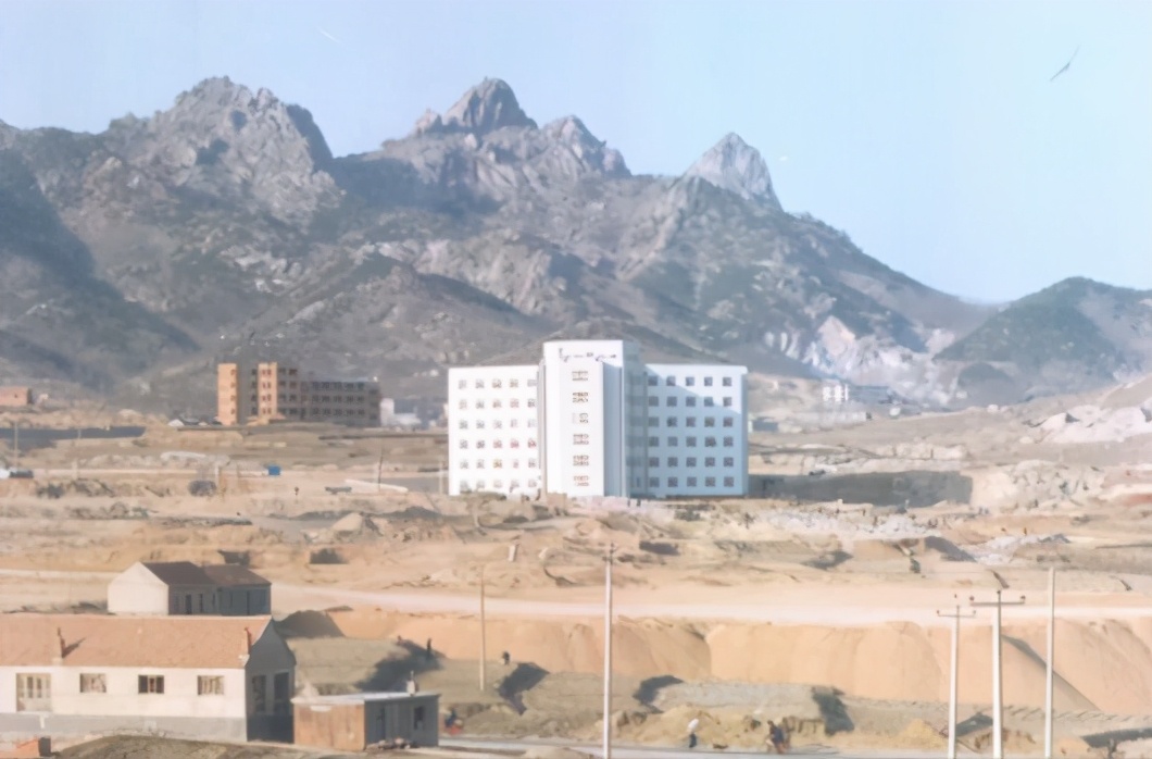 央视频频聚焦！占地2655亩，这所建在海边的山东高校，已跻身全国百强！