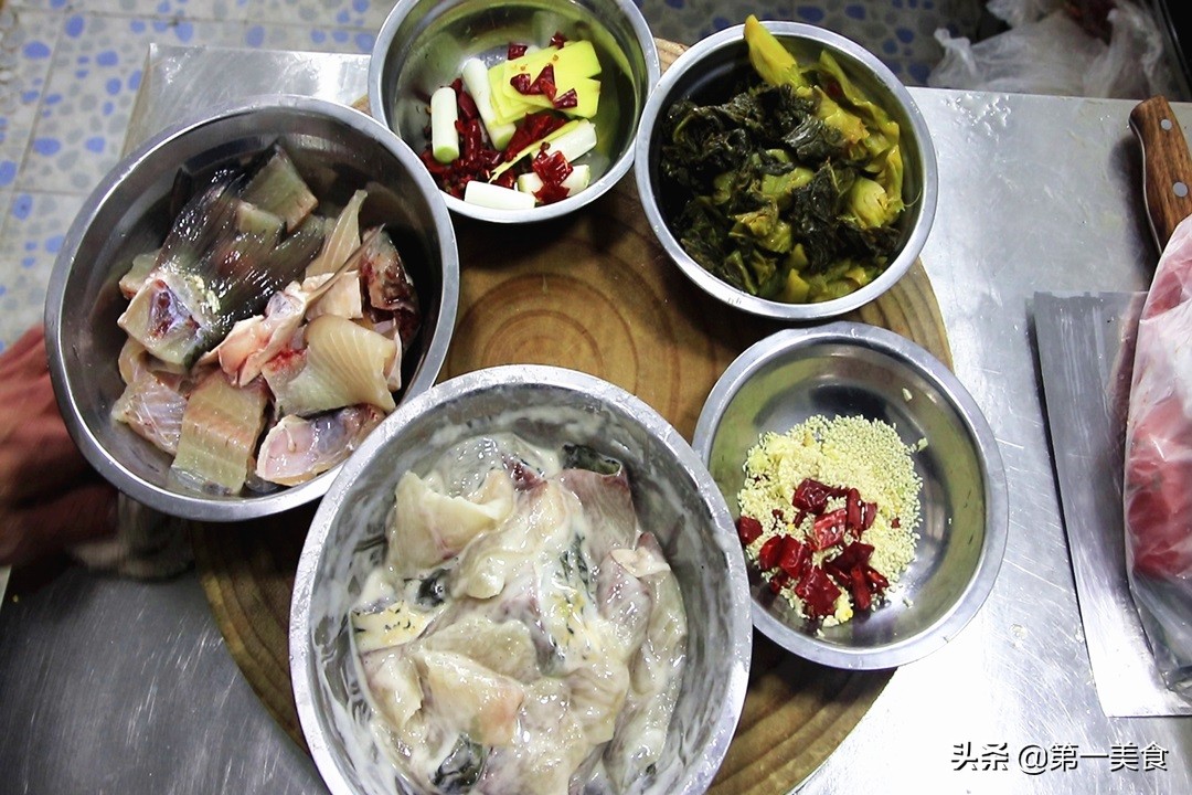 酸菜鱼的做法（厨师长教你在家做最正宗酸菜鱼）-第11张图片
