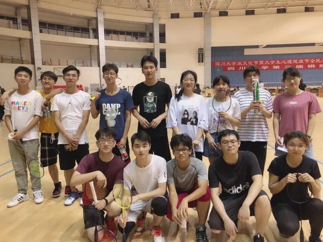 保送清北！四川“最牛”学霸寝室：收到22所名校offer，获13万奖学金！