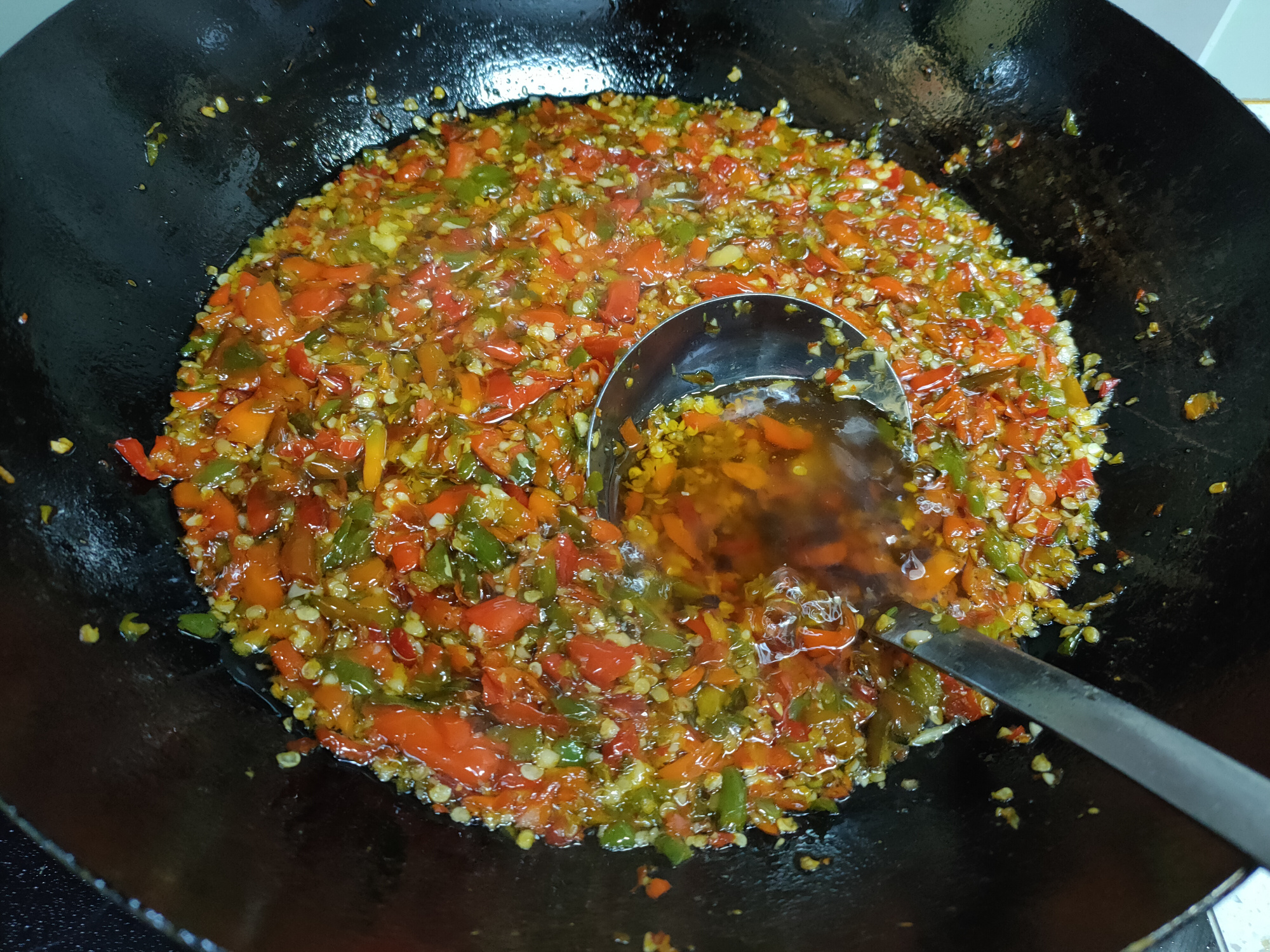 辣椒酱如何长期保存不变质？老厨师：做到3点，放一年都不坏