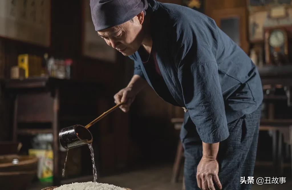 30岁辞职回乡学酿酒，父亲气得大骂