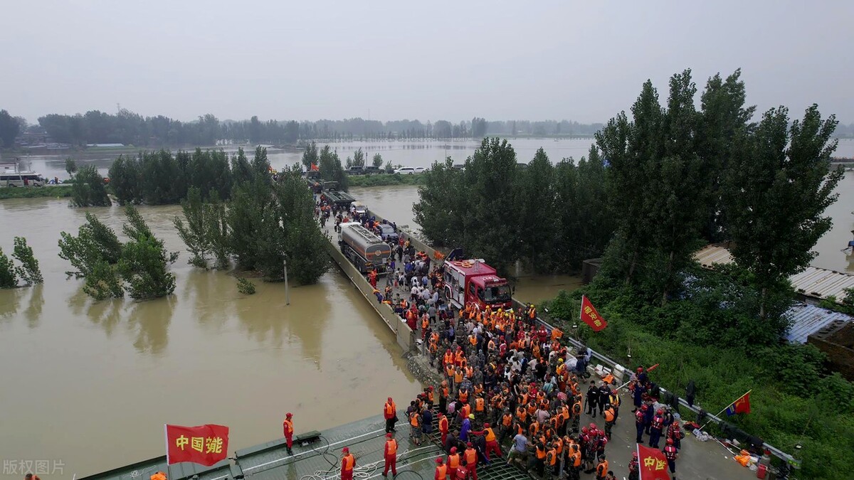 谨以此文献给那些在河南暴雨中勇敢前行无私奉献的人