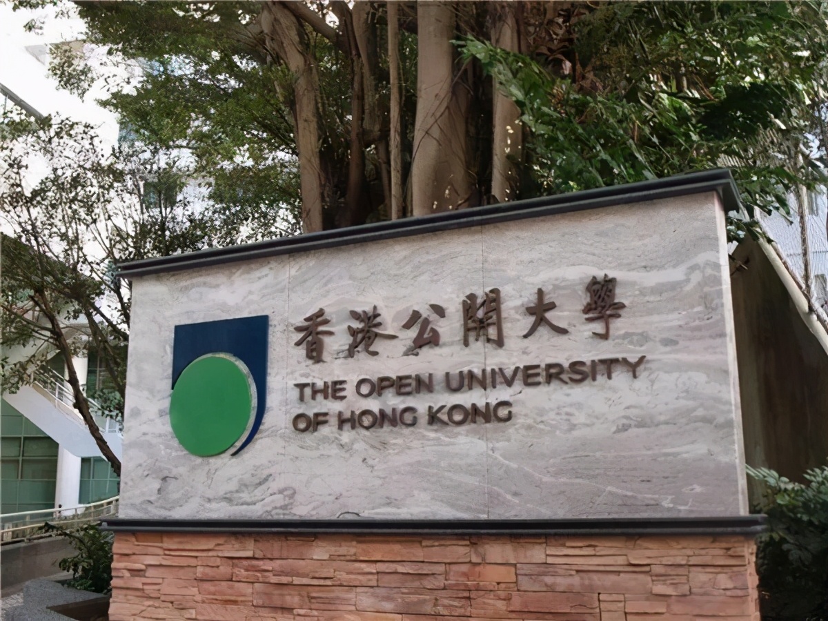 学校足球场面积是多少（最袖珍大学）