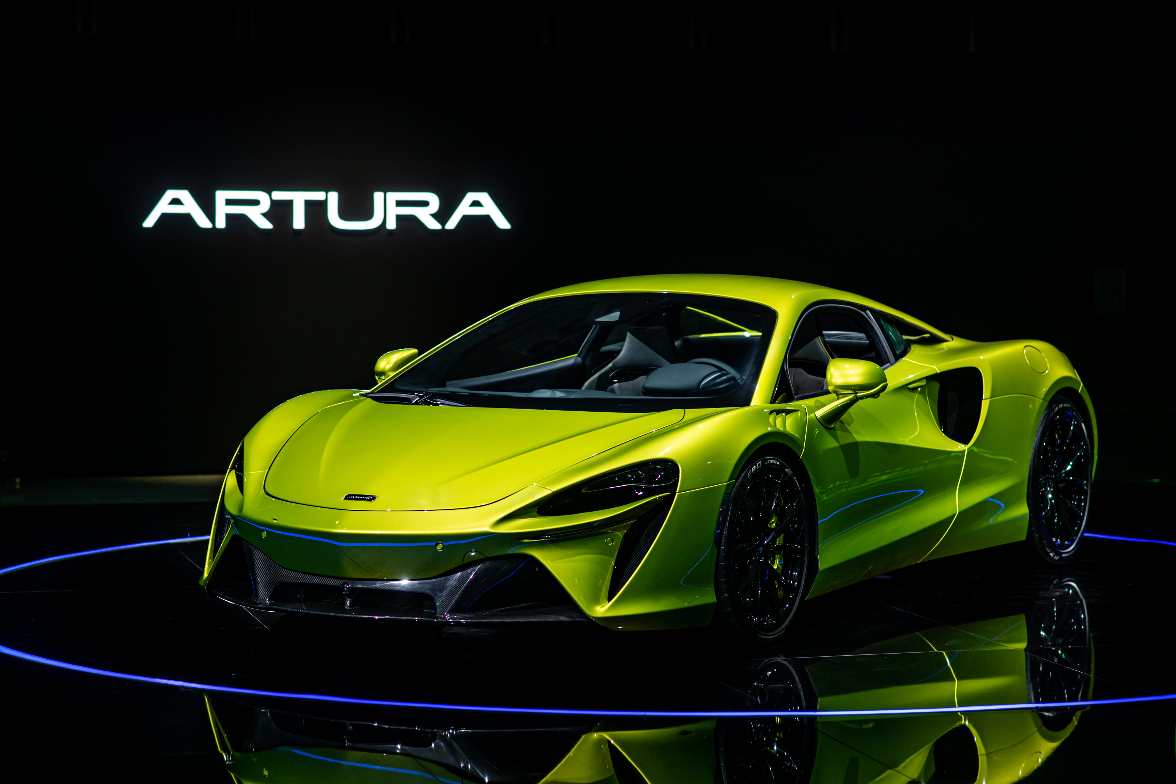 甚至是600lt都要更强悍,它的定位也处于迈凯伦家族supercars的产品线