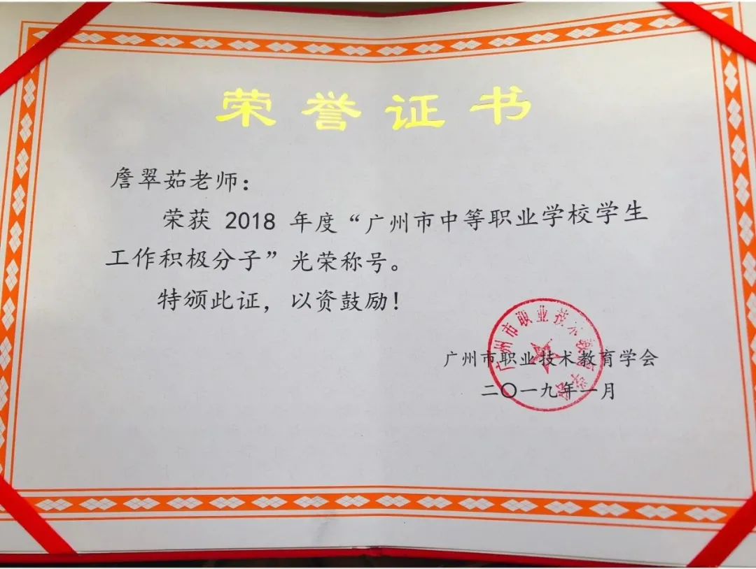 能文能武,这位把学生当弟弟妹妹的老师不简单