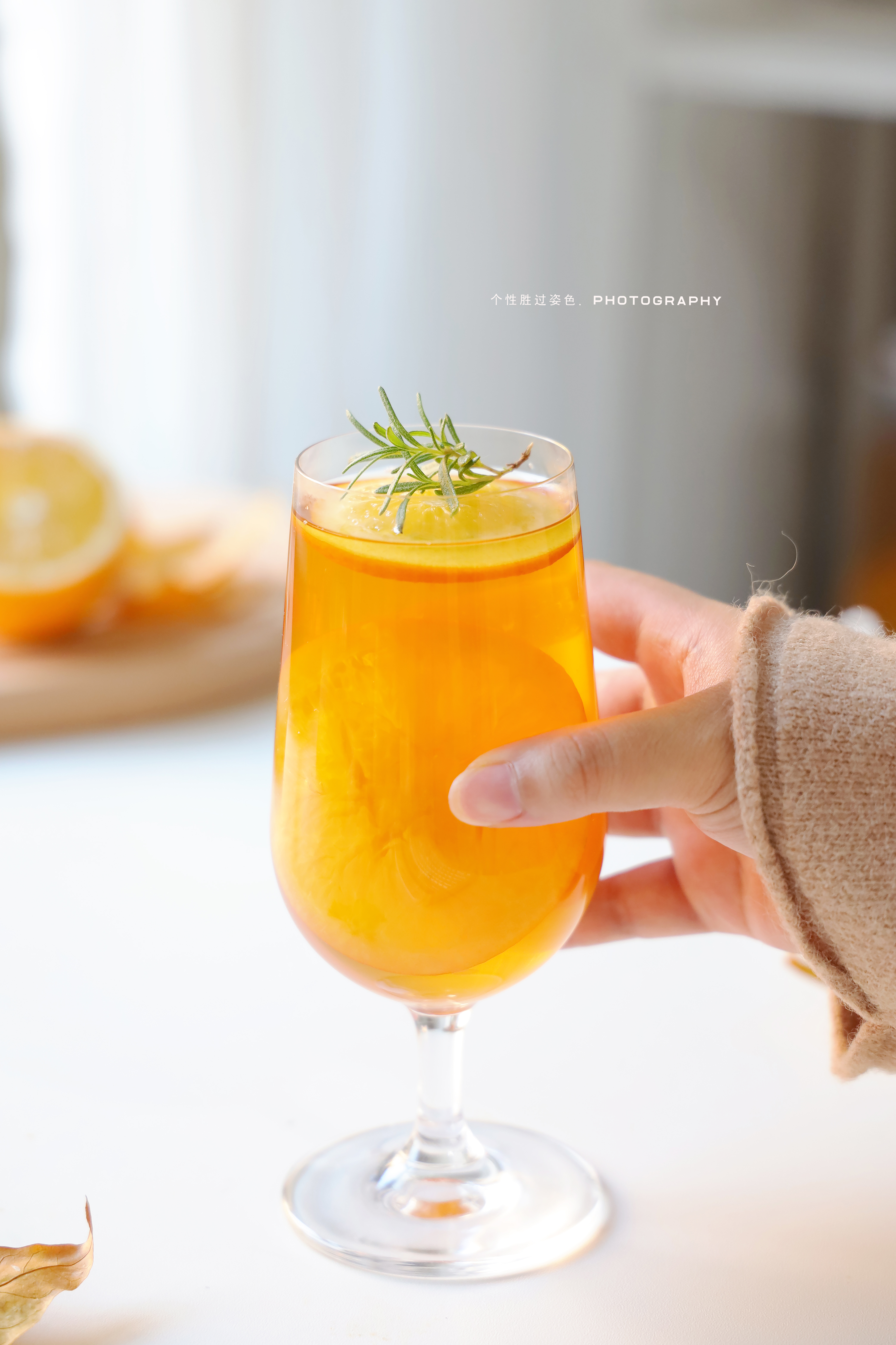 吃橙子的季节到了,买个橙子做热橙柠檬茶,清肠润肺助消化