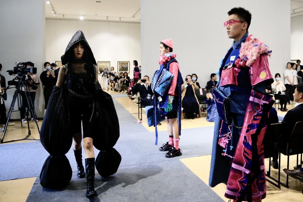 “最美美术馆”遇见“最美服装秀”江汉大学STYLE SHOW项目式教学成果展首秀圆满举行