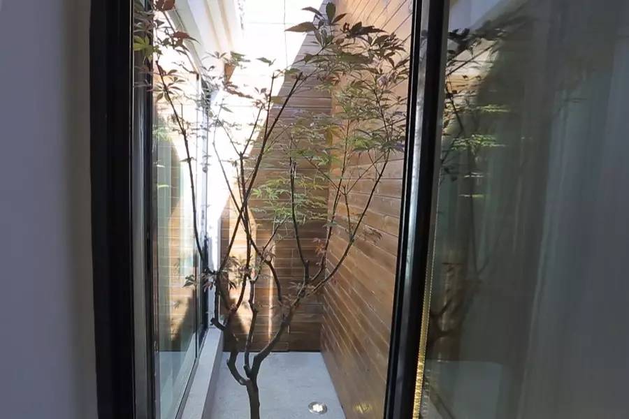 北京二环25㎡小屋，为让女儿回家住，年迈父母坚持睡6㎡露台