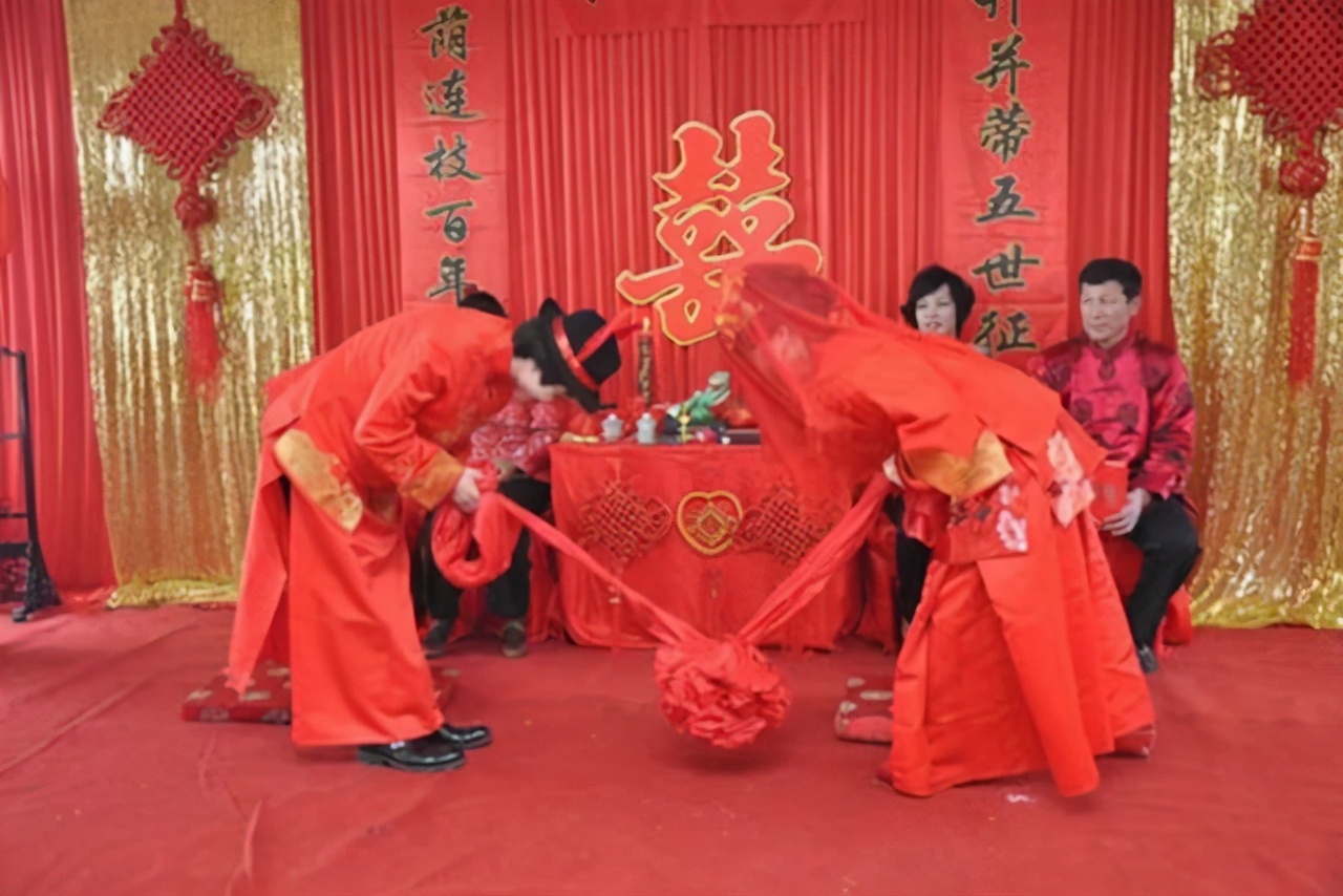 磕头跪拜的礼仪磕头跪拜的正确礼仪