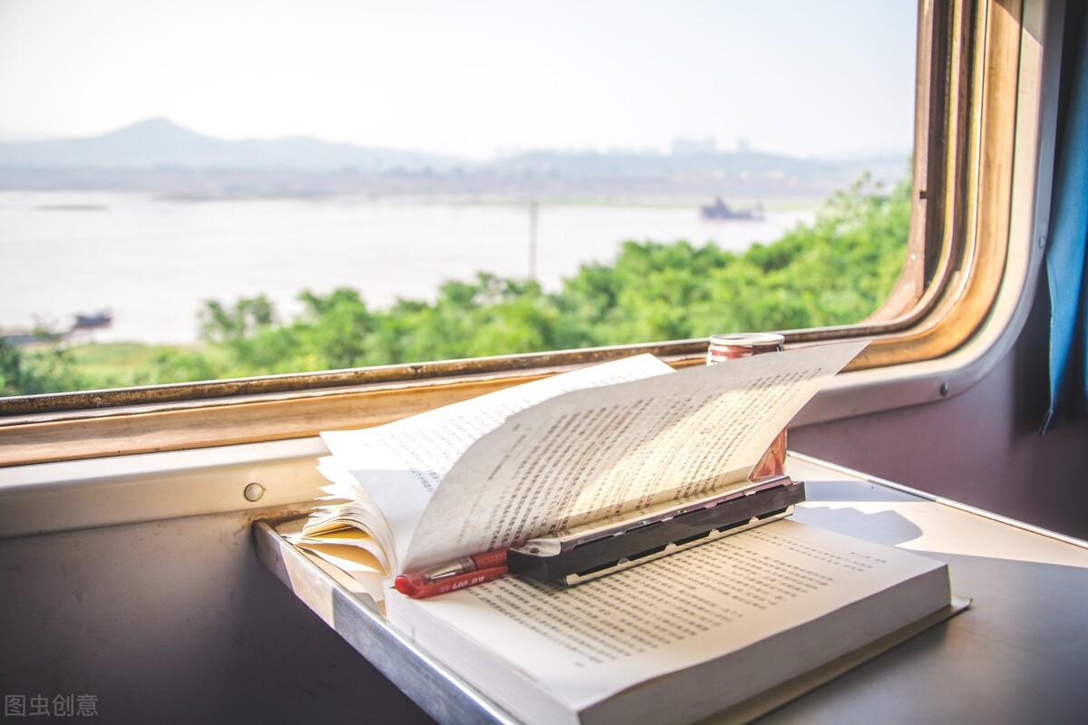 窗明几净，满屋浮动着琐碎的温情