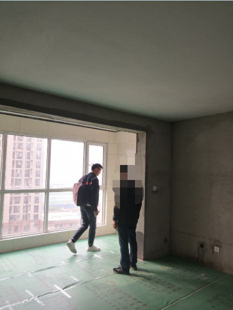 施工跟踪：电视墙暖咖色，其他墙面浅灰色，设计师不同阶段分享