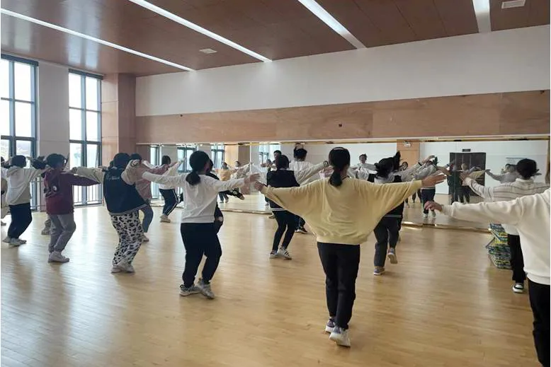 鄭州市第五十四中學(xué)社團活動“社”彩繽紛(圖3)