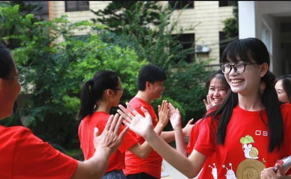 高考当天为什么不能穿校服？原因或不止一条，听听老师怎么说