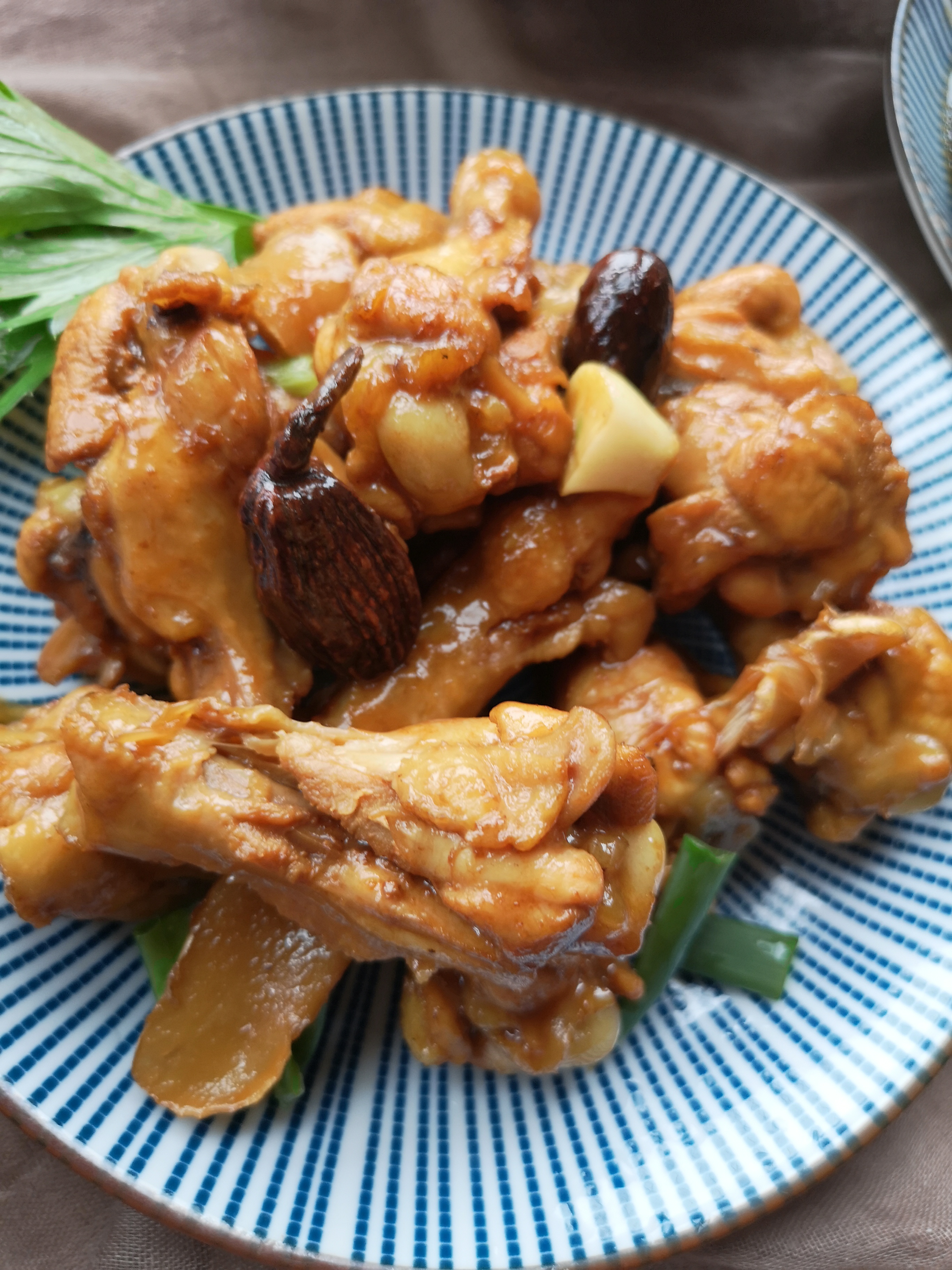 做了三道菜，娃说：“表扬你今天做的饭”，我心里乐开了花