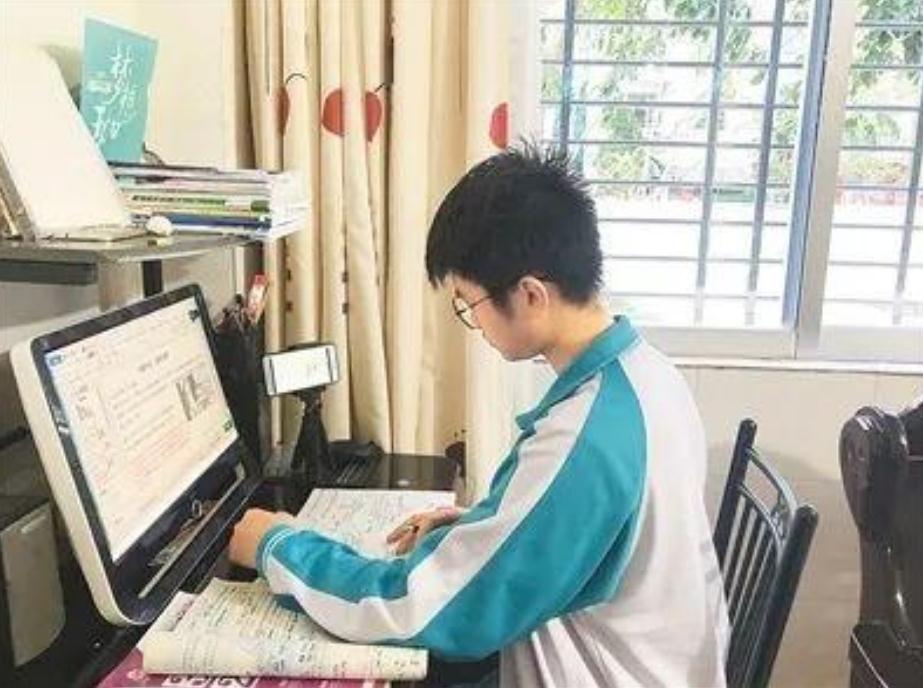 高考生迎来好消息，“高考小年”或成定局，压线生报考有优势