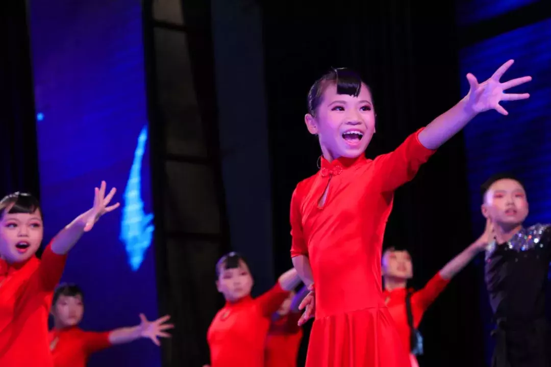 沸腾的足尖|金华义乌弘文艺术培训中心：德艺教育，全面培育