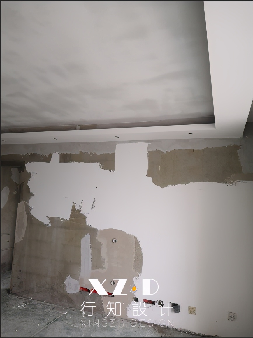 施工跟踪：电视墙暖咖色，其他墙面浅灰色，设计师不同阶段分享