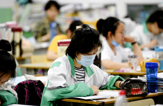 谁说学霸没有性别之分？清北新生入学报到，男女比例差距显著